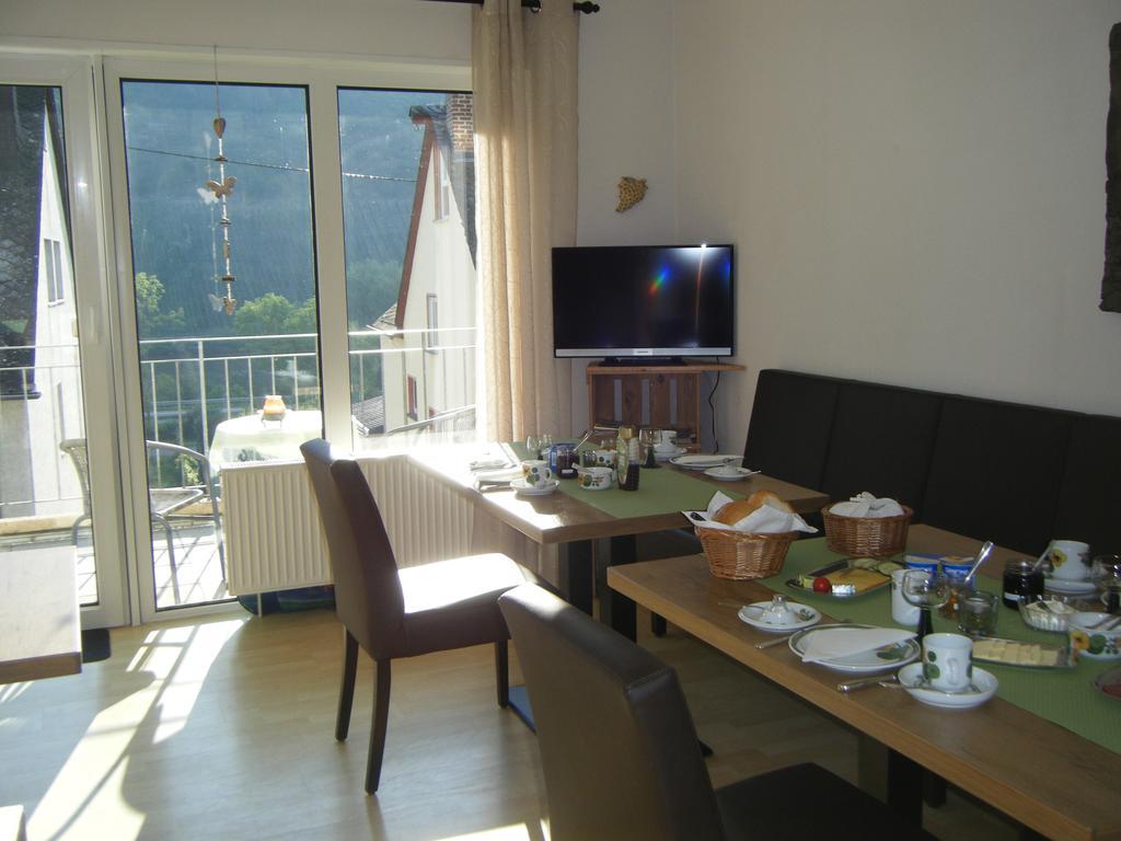 Ferienweingut Hensler Hotel บรีเดล ภายนอก รูปภาพ