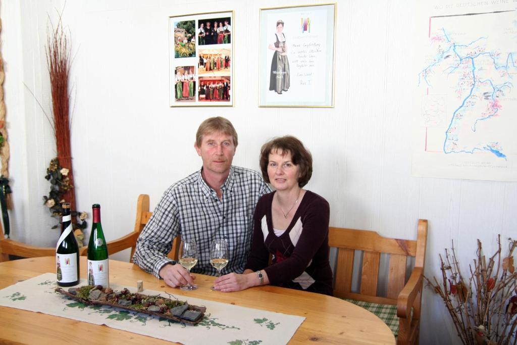 Ferienweingut Hensler Hotel บรีเดล ภายนอก รูปภาพ